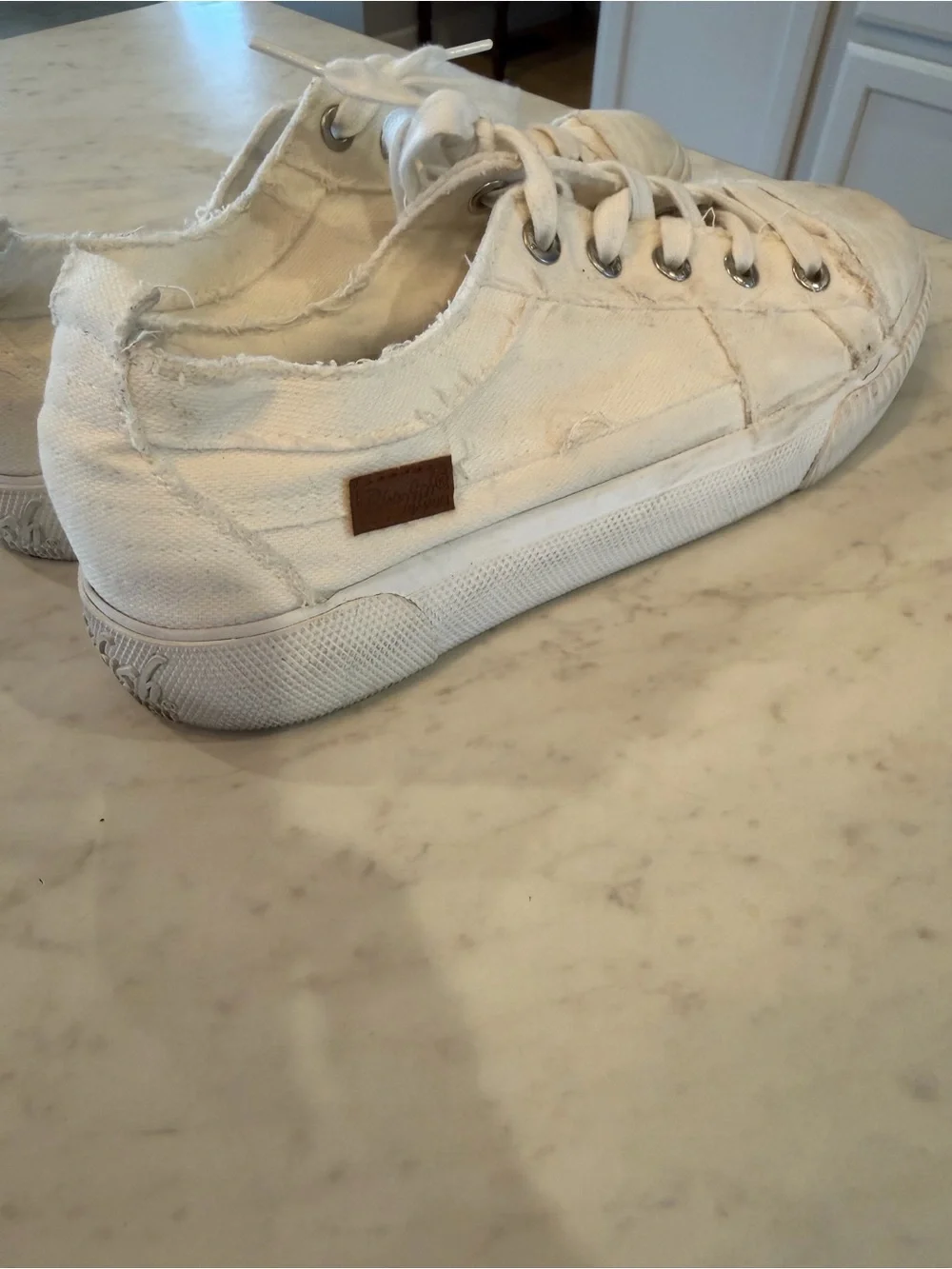 Blowfish Malibu White Canvas Lace-Up Sneakers Women’s size 10